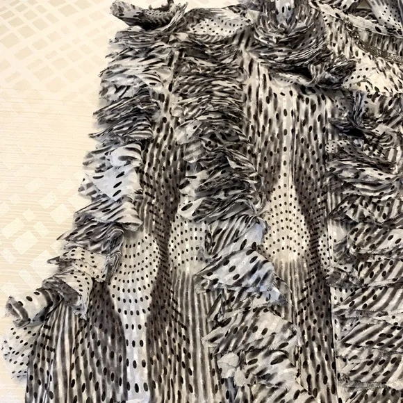 St. John Couture Sleeveless Ruffled Feather Blouse Size 2 or Extra Small - Picture 5 of 11